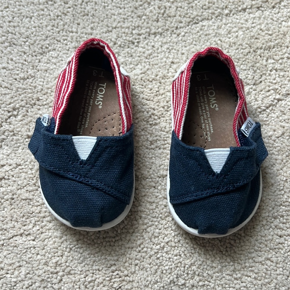 TOMS infant size 3 shoes
